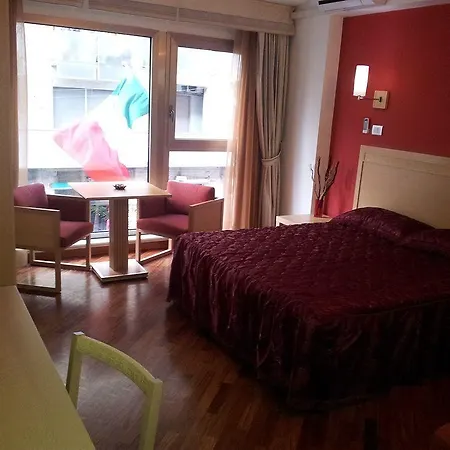 Crossing - & Comforts 2* Catania