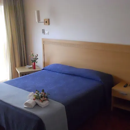 Crossing - & Comforts 2* Catania