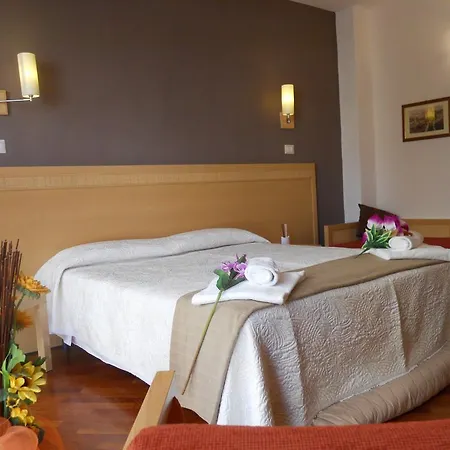 Crossing - & Comforts 2* Catania
