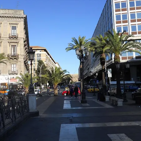 Crossing - & Comforts 2* Catania